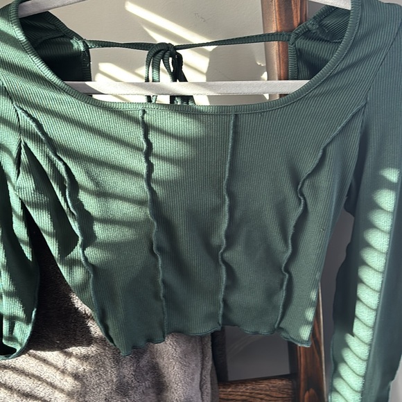 Bell Sleeve Y2K crop top - Picture 5 of 6